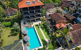 The Green Rooms Surf & Yoga Camp - On The Beach - Prime Location Renovated 2024